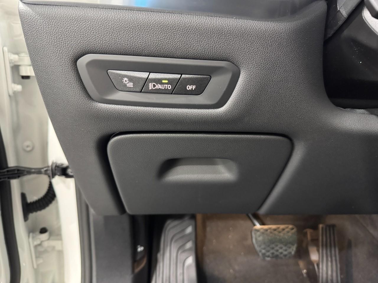 BMW X5 Vehicle Full-screen Gallery Image 29