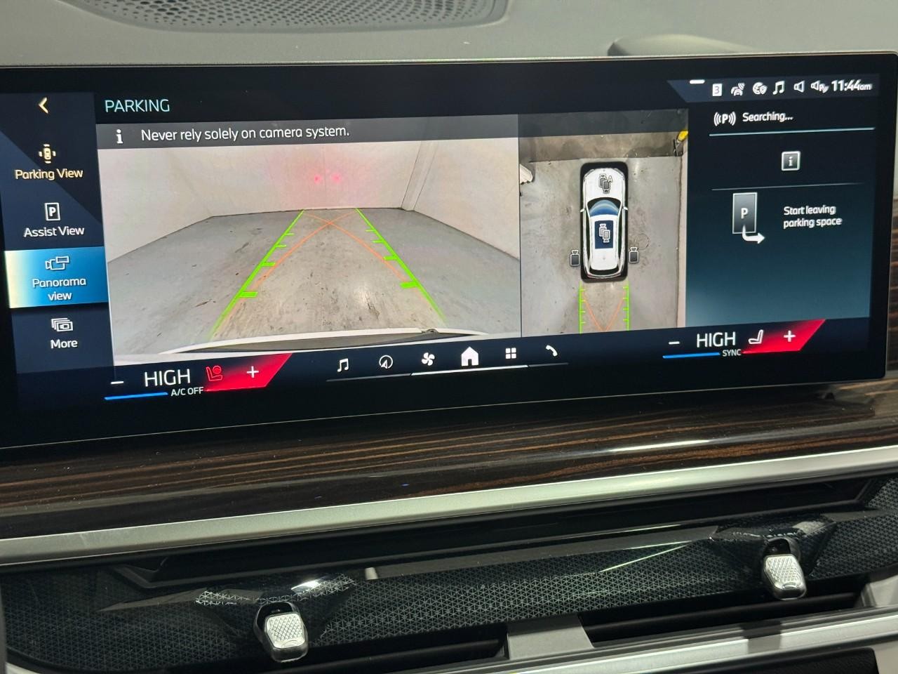 BMW X5 Vehicle Full-screen Gallery Image 33