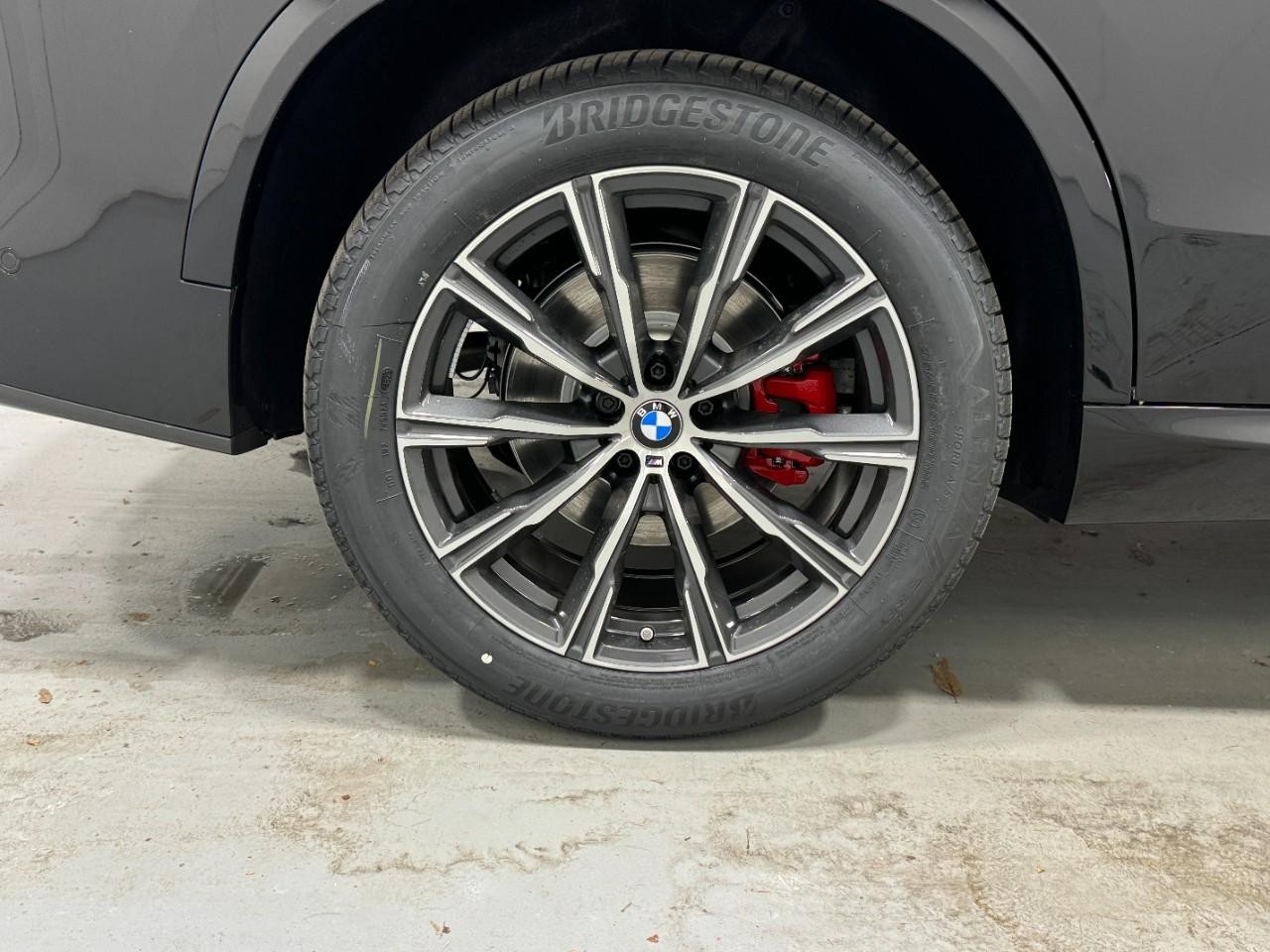 BMW X5 Vehicle Full-screen Gallery Image 5