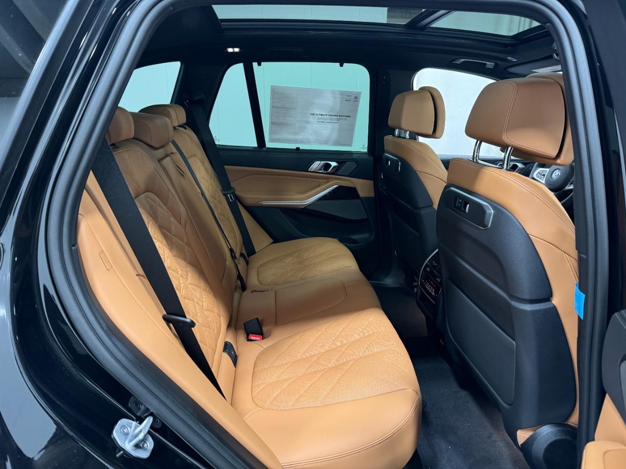 BMW X5 Vehicle Full-screen Gallery Image 10