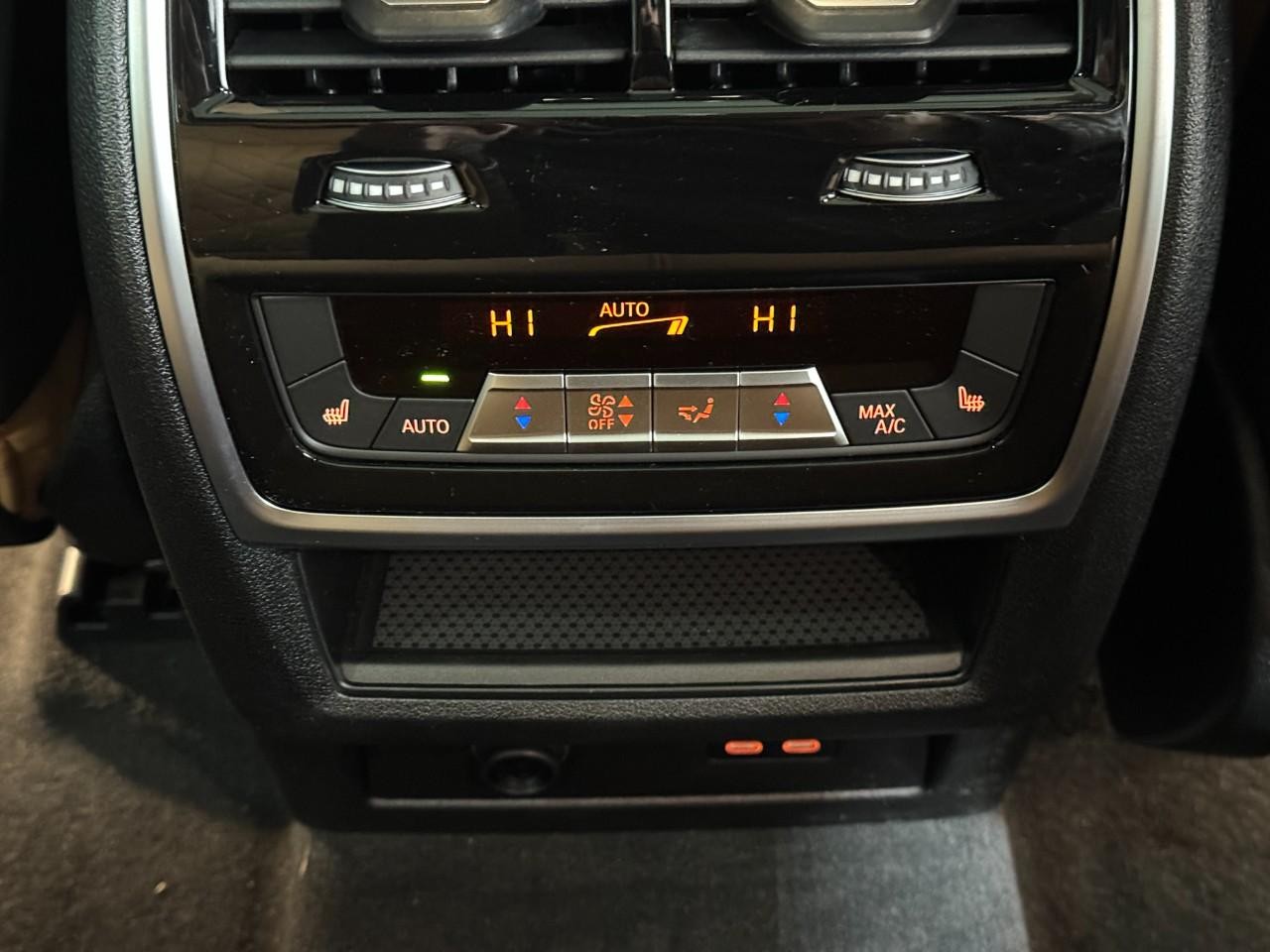 BMW X5 Vehicle Full-screen Gallery Image 11