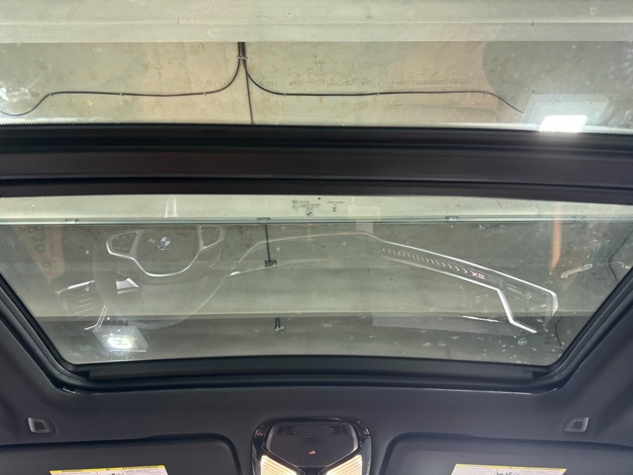 BMW X5 Vehicle Full-screen Gallery Image 12