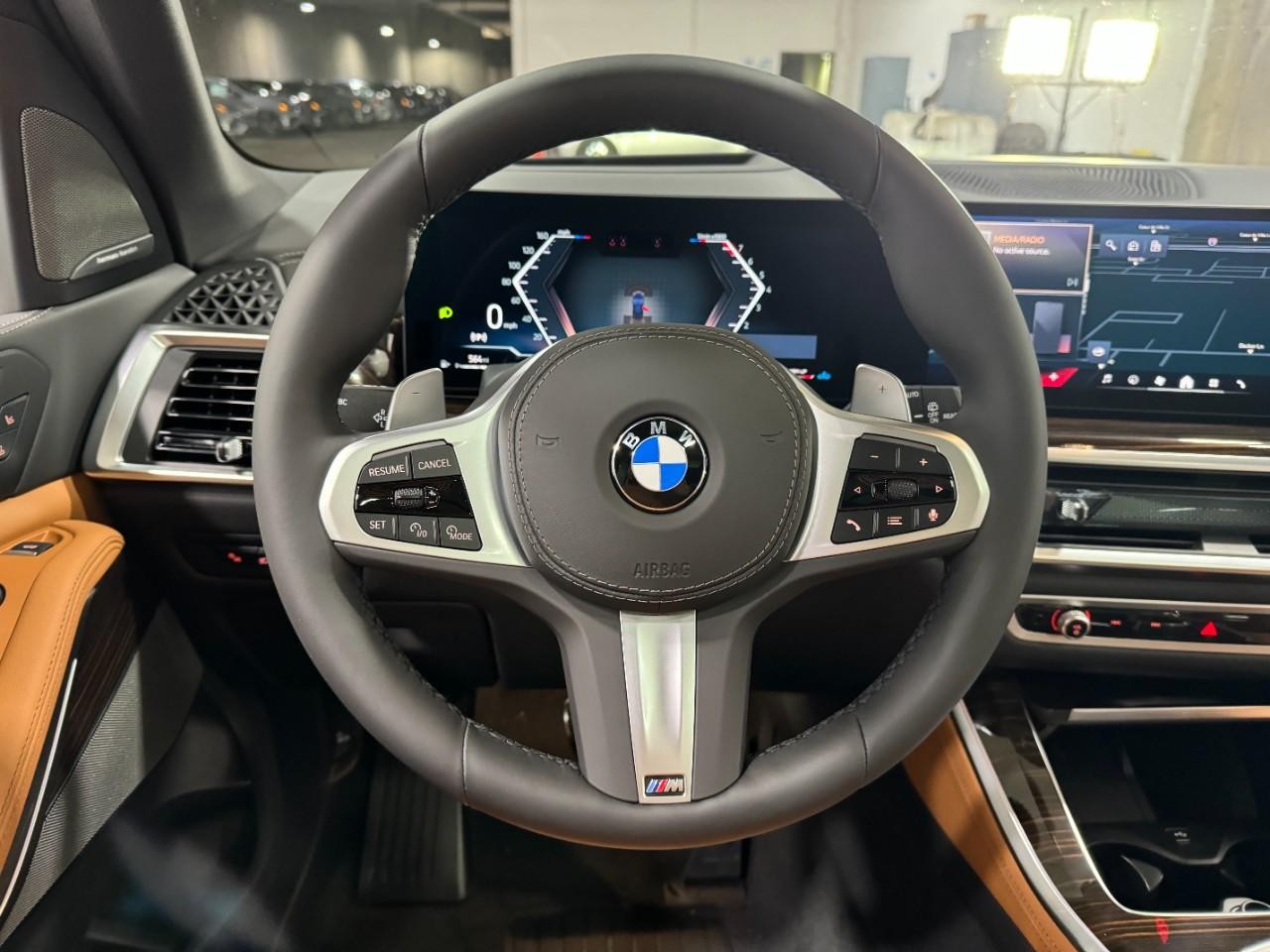 BMW X5 Vehicle Full-screen Gallery Image 14