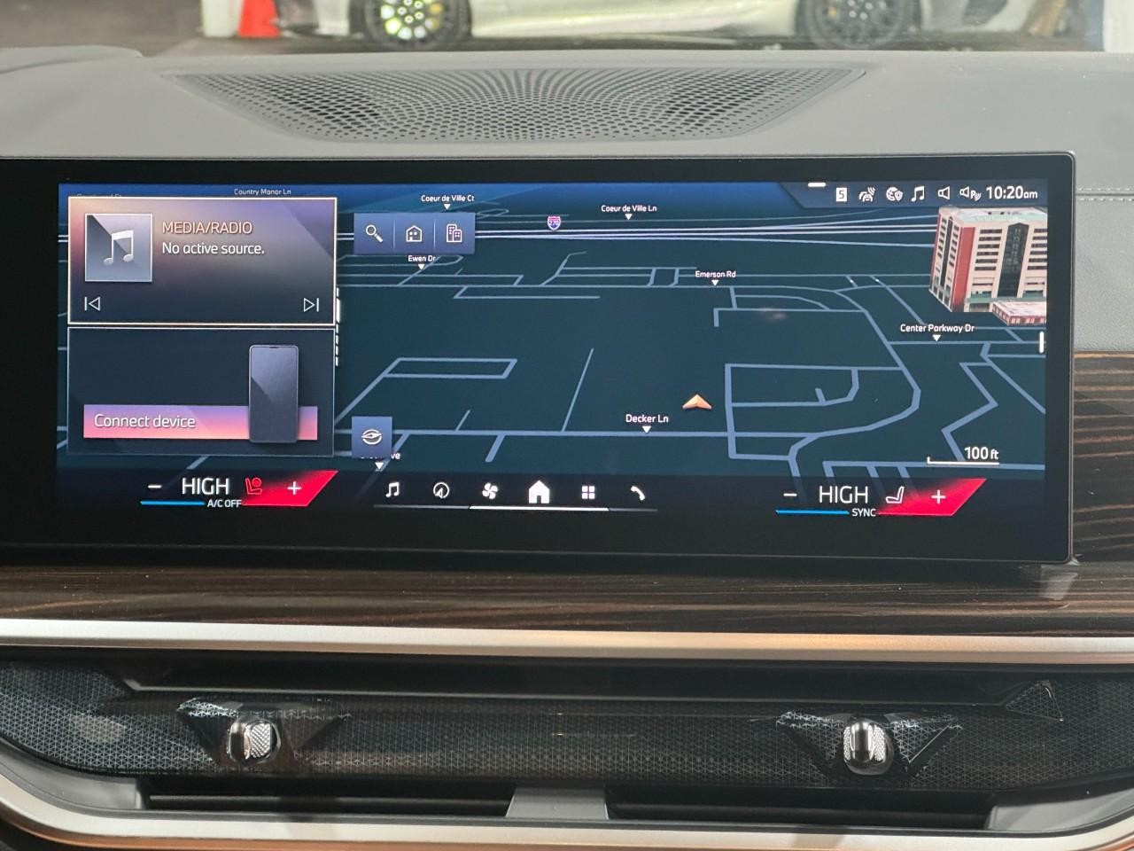 BMW X5 Vehicle Full-screen Gallery Image 15