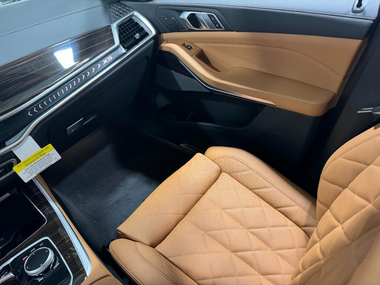 BMW X5 Vehicle Full-screen Gallery Image 17