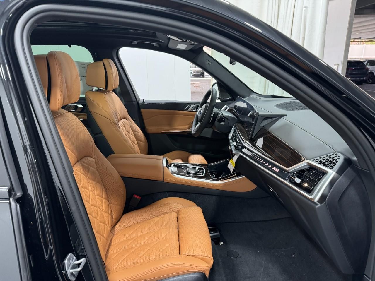 BMW X5 Vehicle Full-screen Gallery Image 18