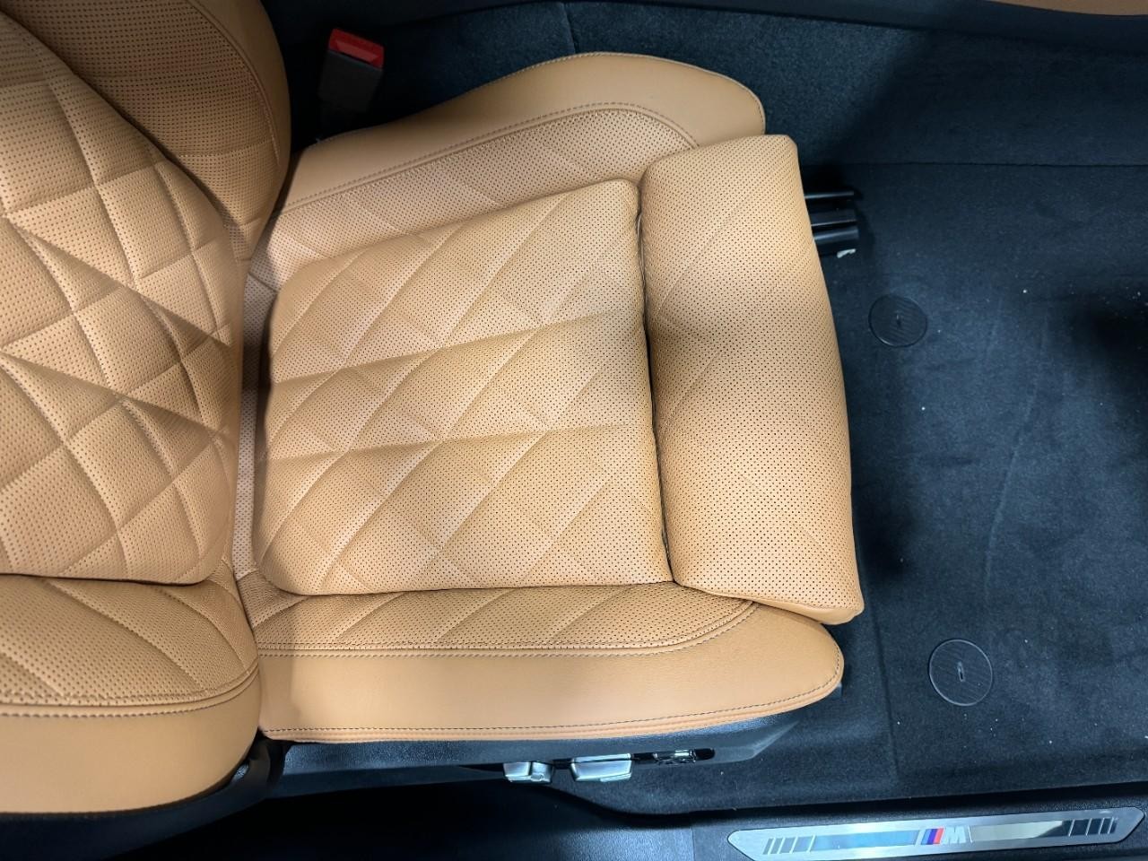 BMW X5 Vehicle Full-screen Gallery Image 19