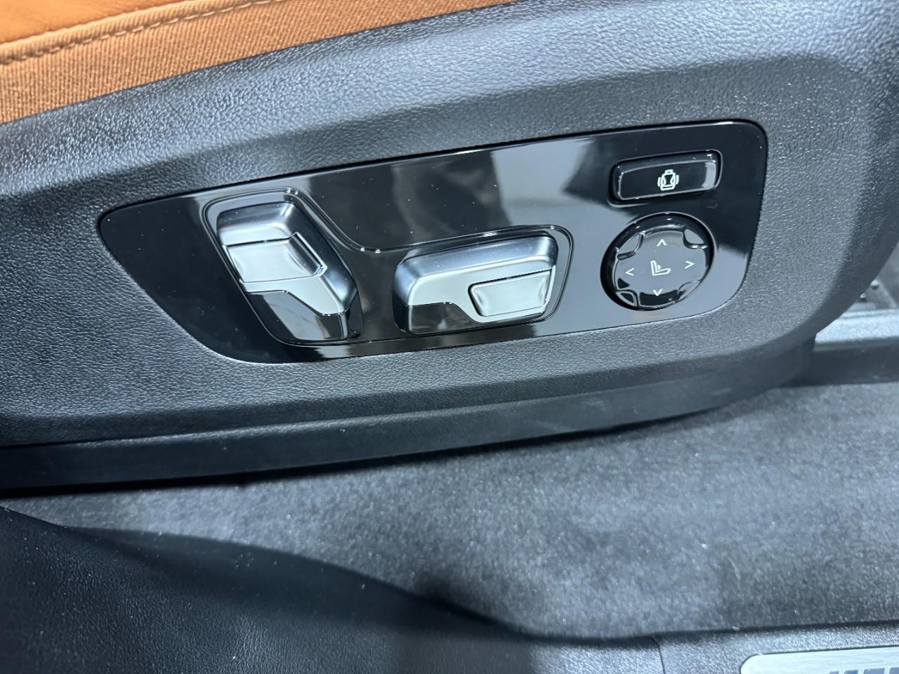 BMW X5 Vehicle Full-screen Gallery Image 20