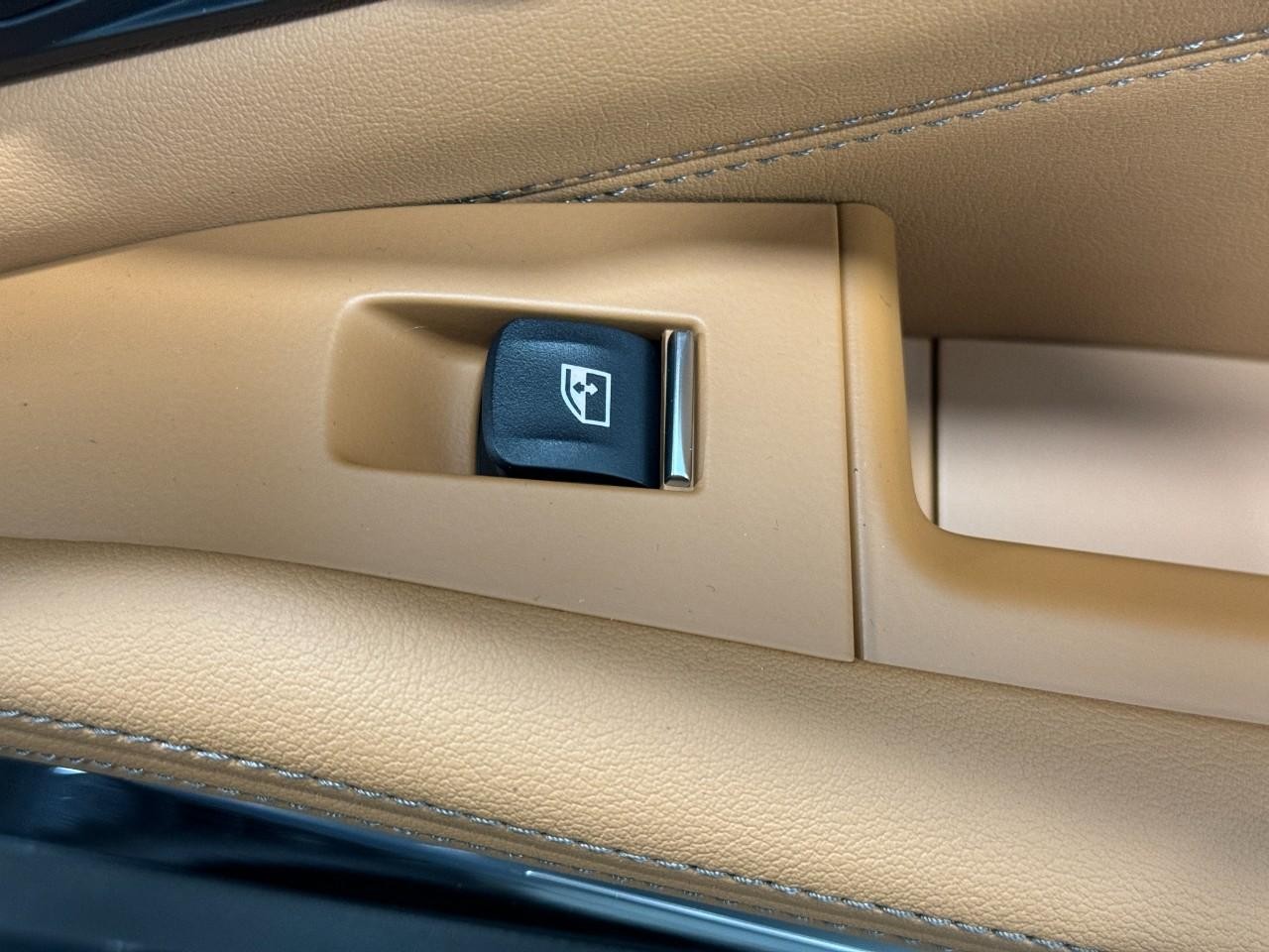 BMW X5 Vehicle Full-screen Gallery Image 23