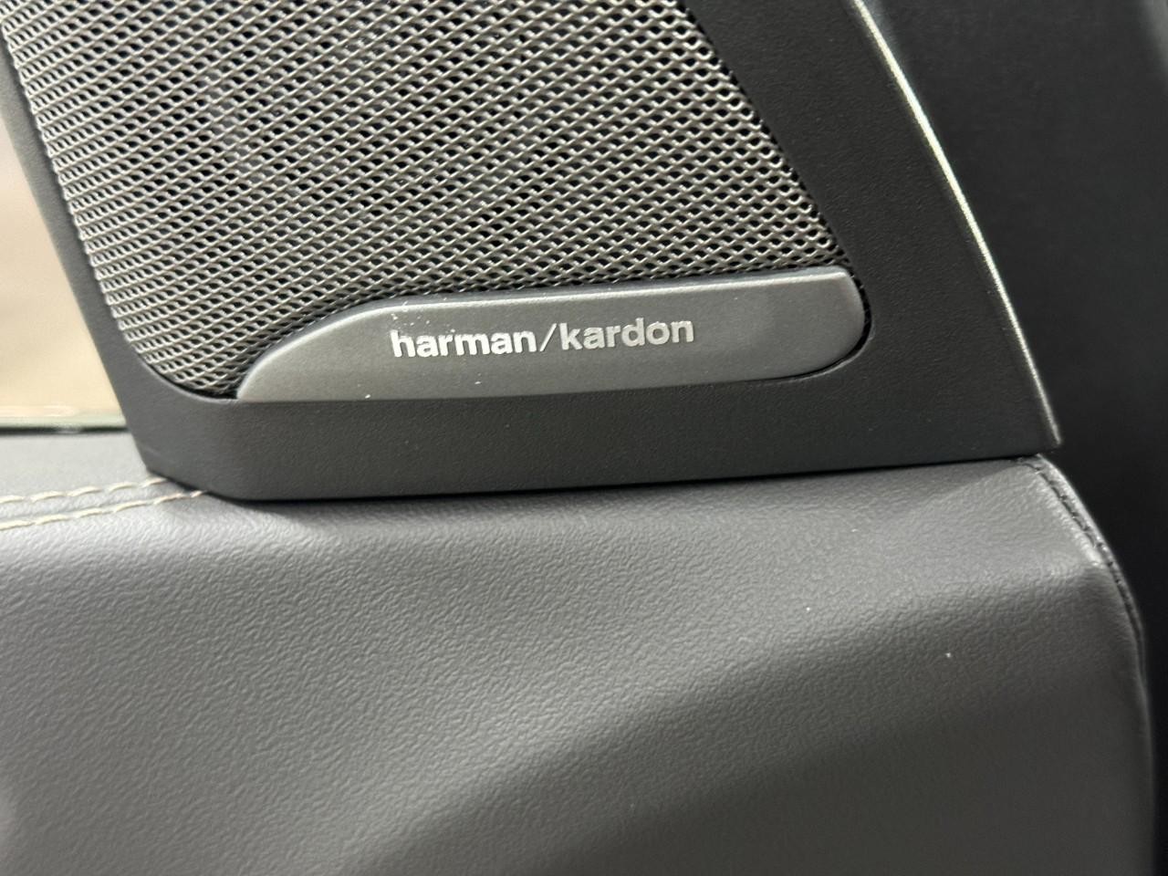 BMW X5 Vehicle Full-screen Gallery Image 24