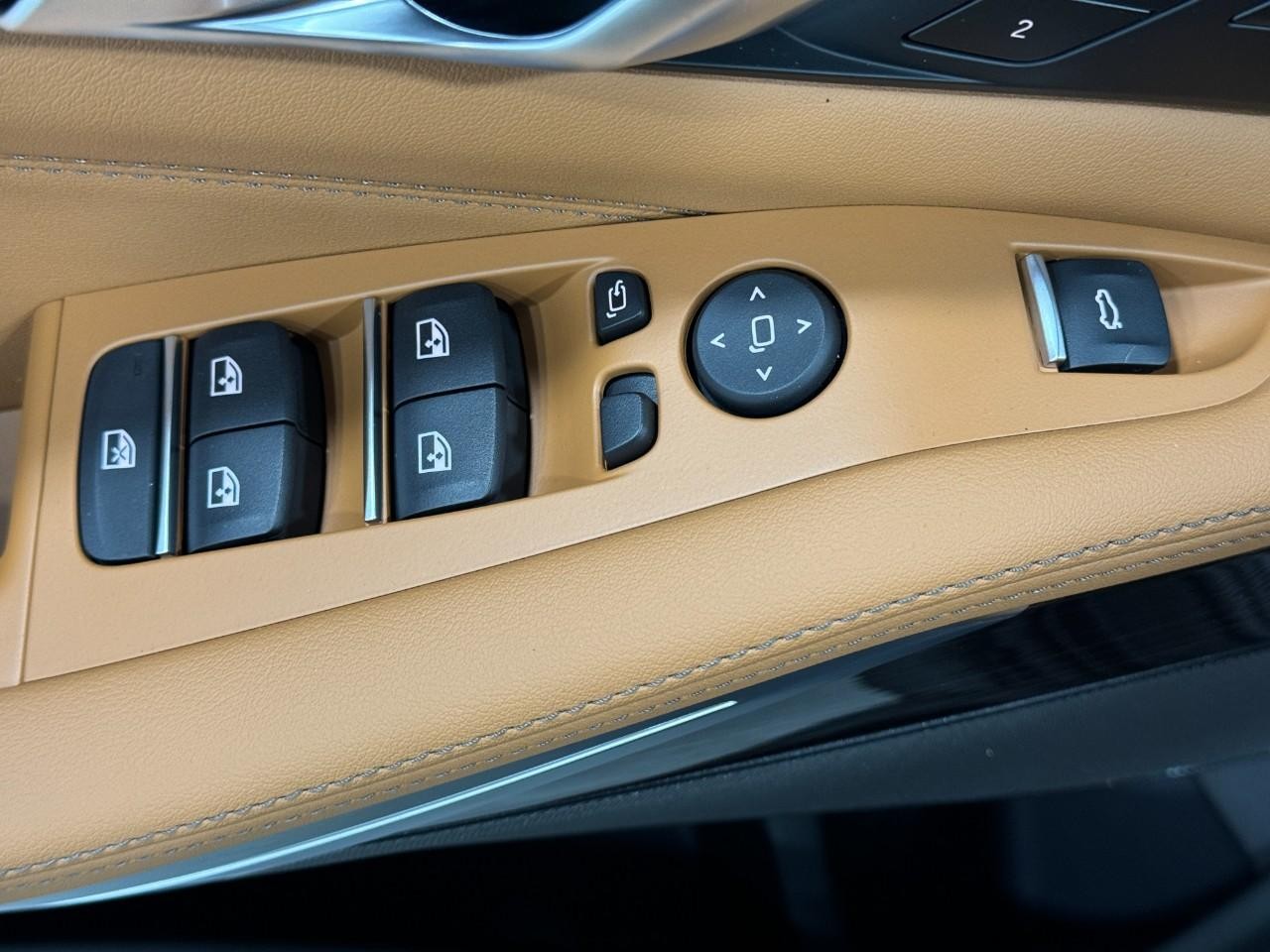 BMW X5 Vehicle Full-screen Gallery Image 27