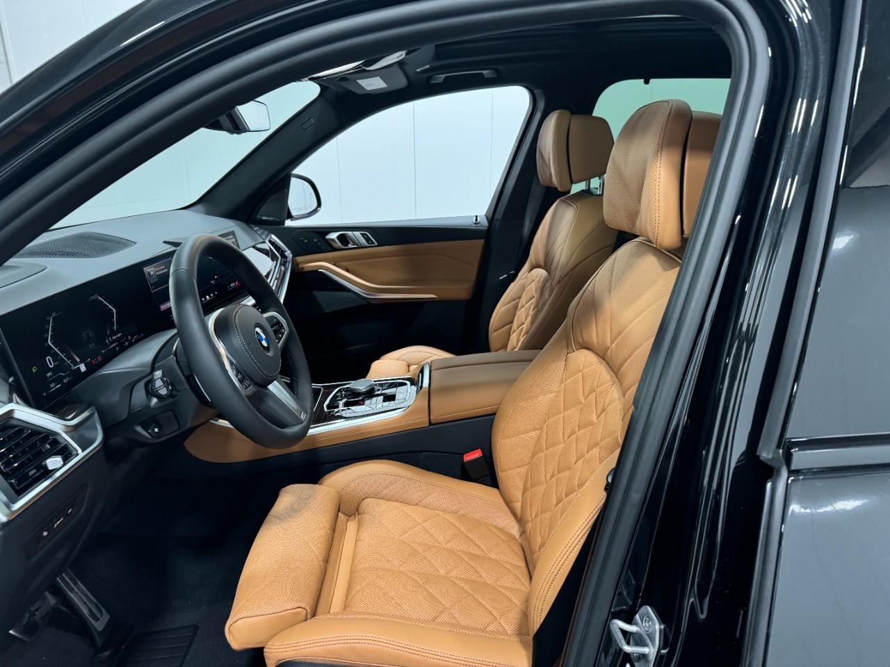 BMW X5 Vehicle Full-screen Gallery Image 28