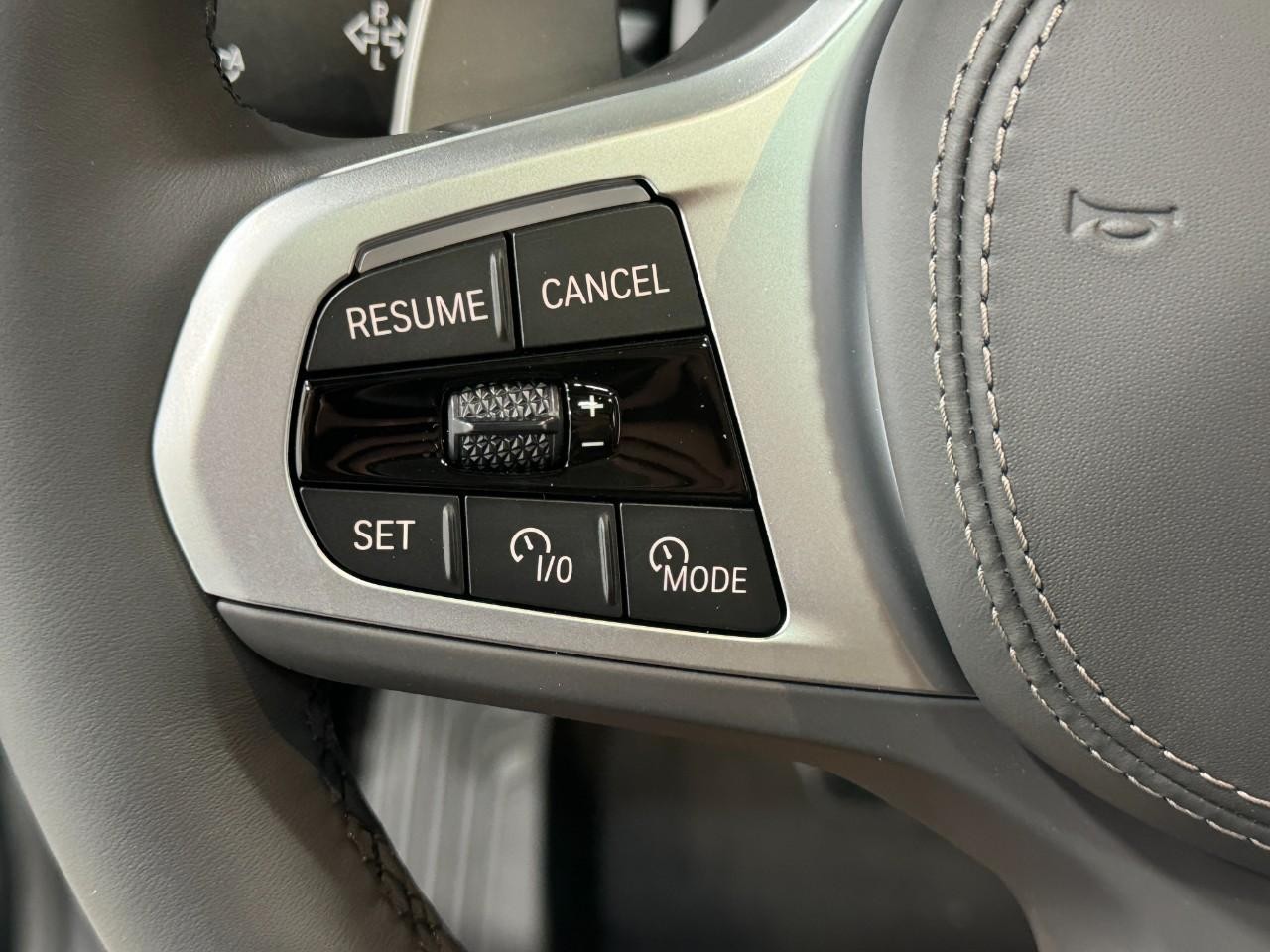 BMW X5 Vehicle Full-screen Gallery Image 32