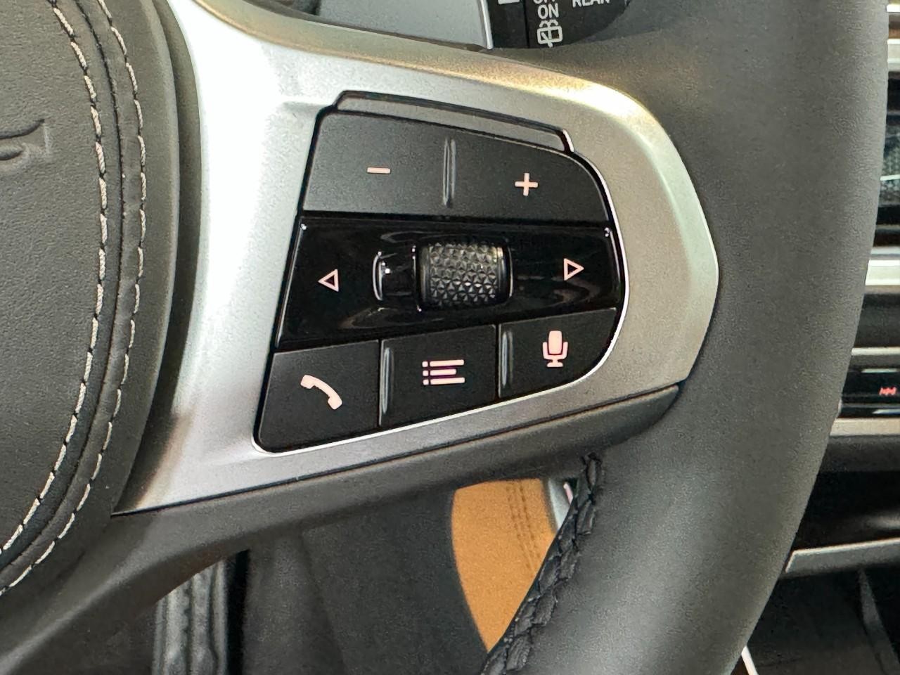 BMW X5 Vehicle Full-screen Gallery Image 33