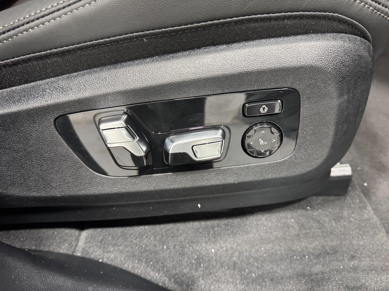 BMW X5 Vehicle Full-screen Gallery Image 20