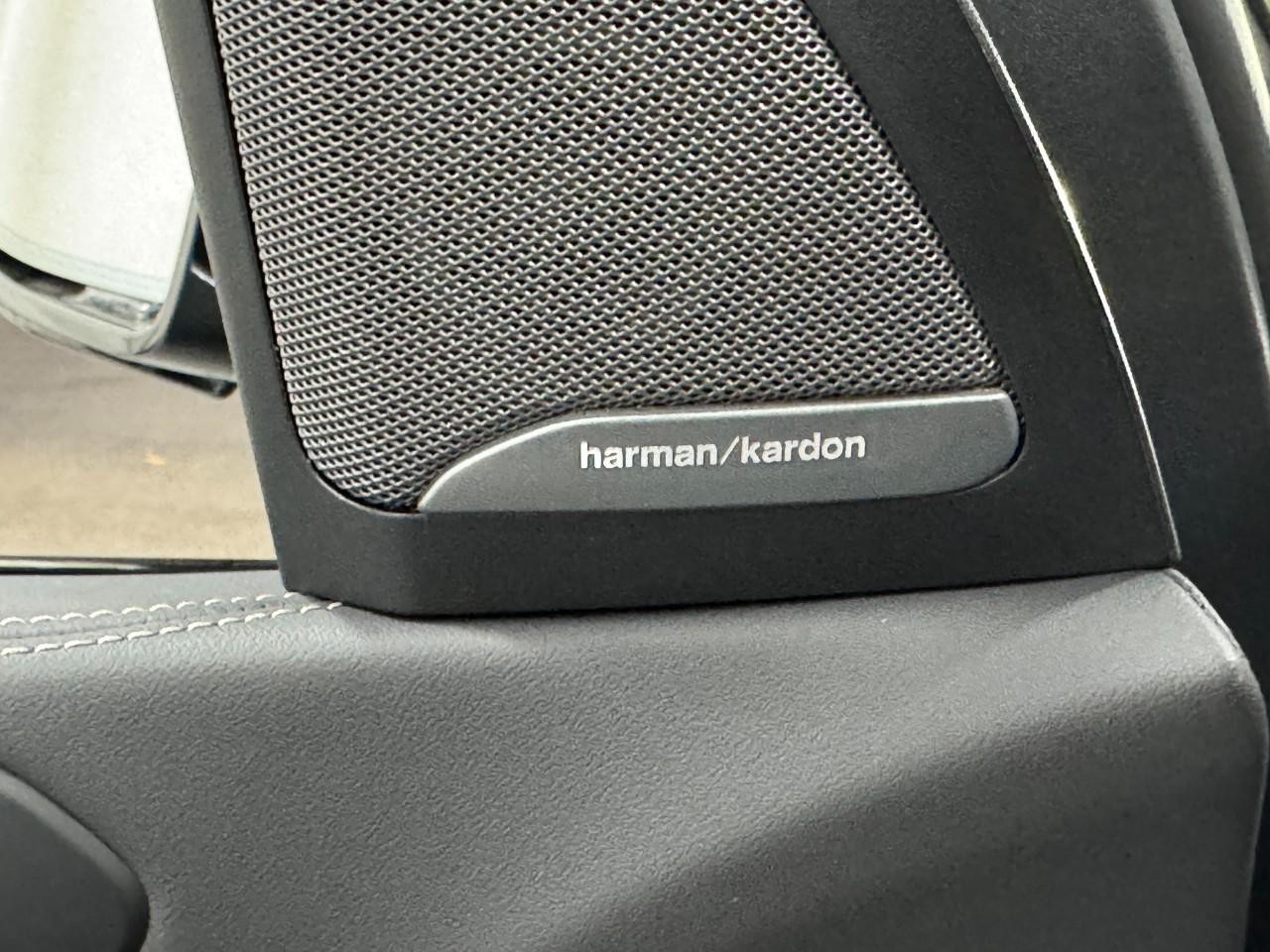 BMW X5 Vehicle Full-screen Gallery Image 24