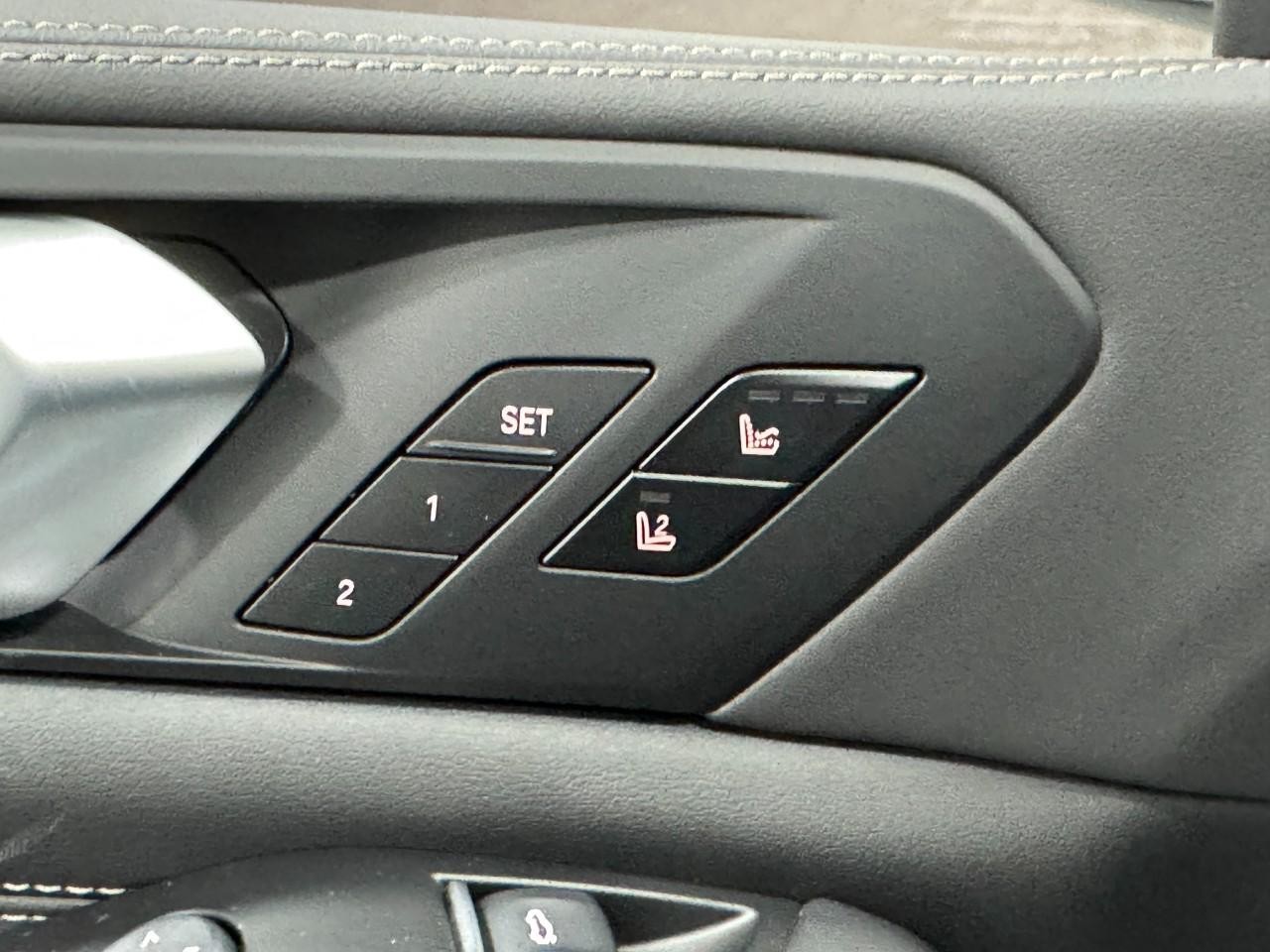 BMW X5 Vehicle Full-screen Gallery Image 25