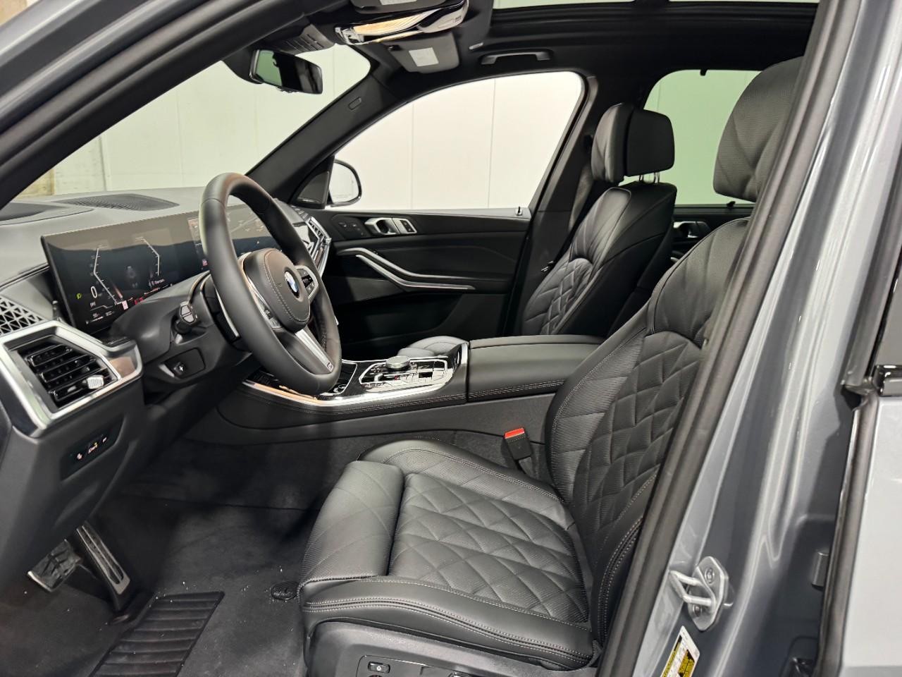 BMW X5 Vehicle Full-screen Gallery Image 28