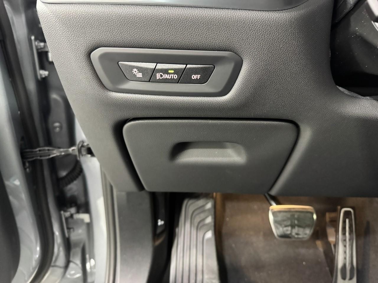 BMW X5 Vehicle Full-screen Gallery Image 31