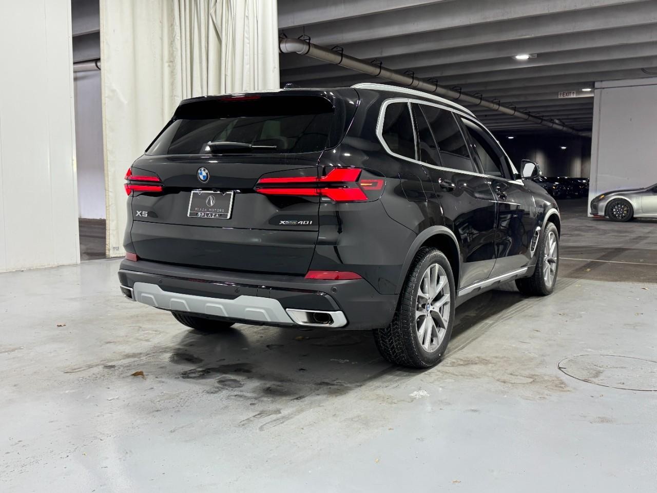 BMW X5 Vehicle Full-screen Gallery Image 4