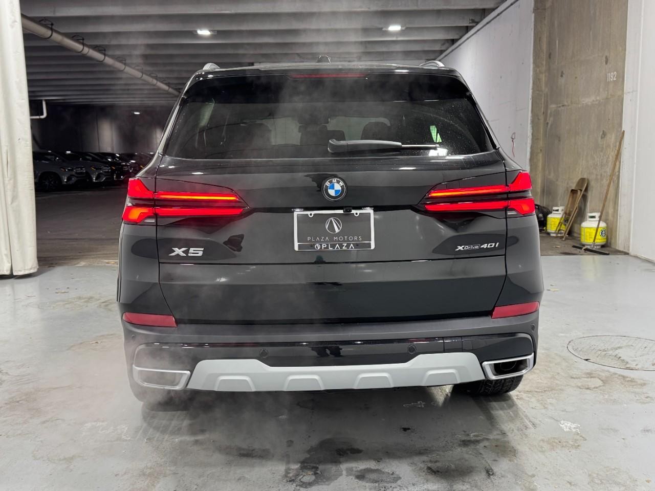 BMW X5 Vehicle Full-screen Gallery Image 9