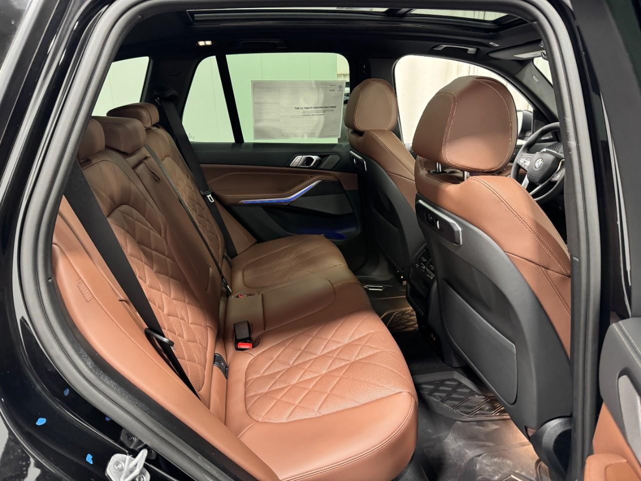 BMW X5 Vehicle Full-screen Gallery Image 10