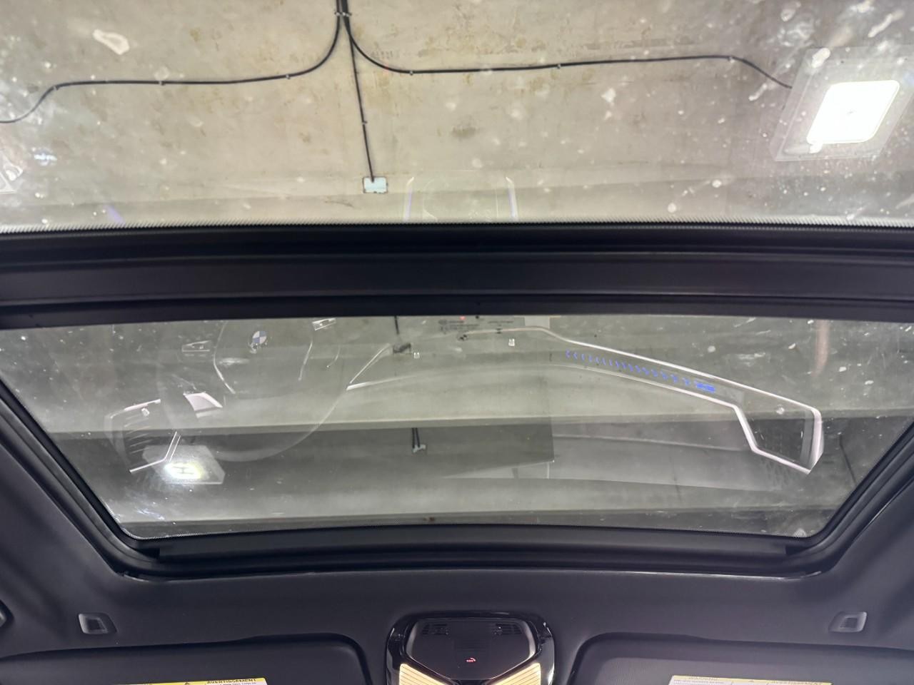 BMW X5 Vehicle Full-screen Gallery Image 11