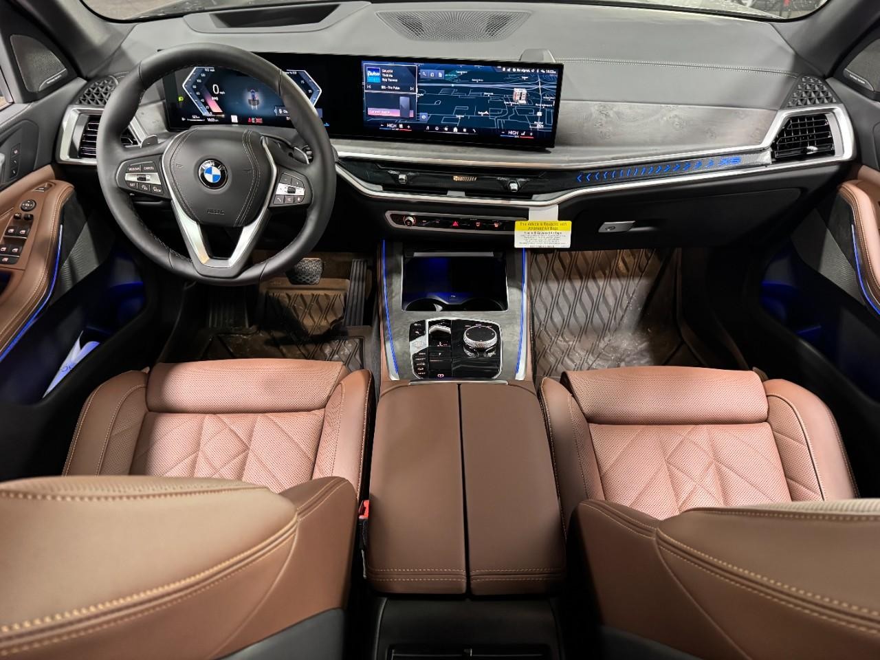 BMW X5 Vehicle Full-screen Gallery Image 12