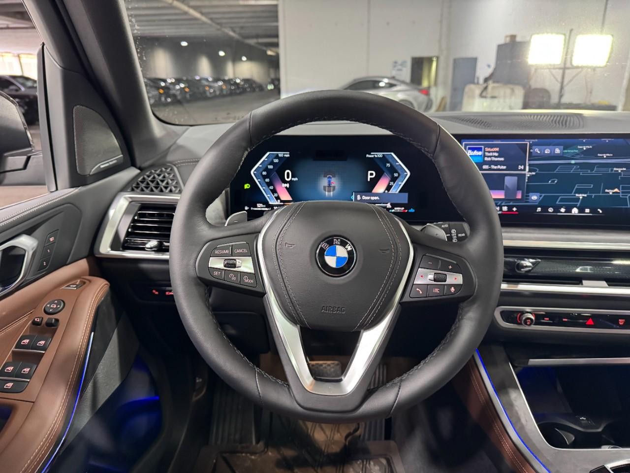 BMW X5 Vehicle Full-screen Gallery Image 13