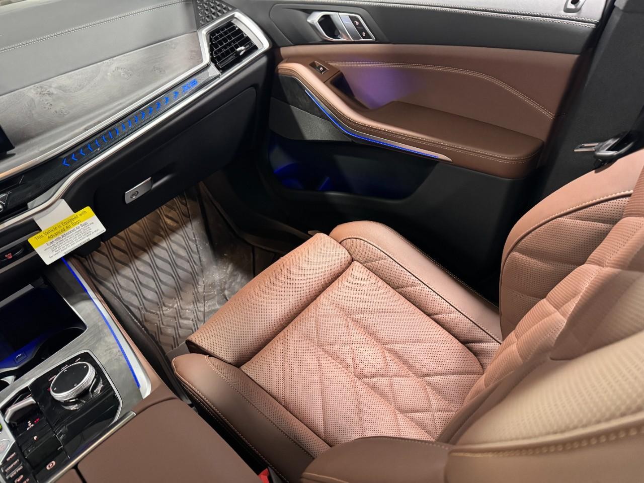 BMW X5 Vehicle Full-screen Gallery Image 16