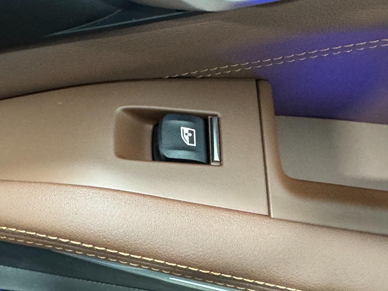 BMW X5 Vehicle Full-screen Gallery Image 21