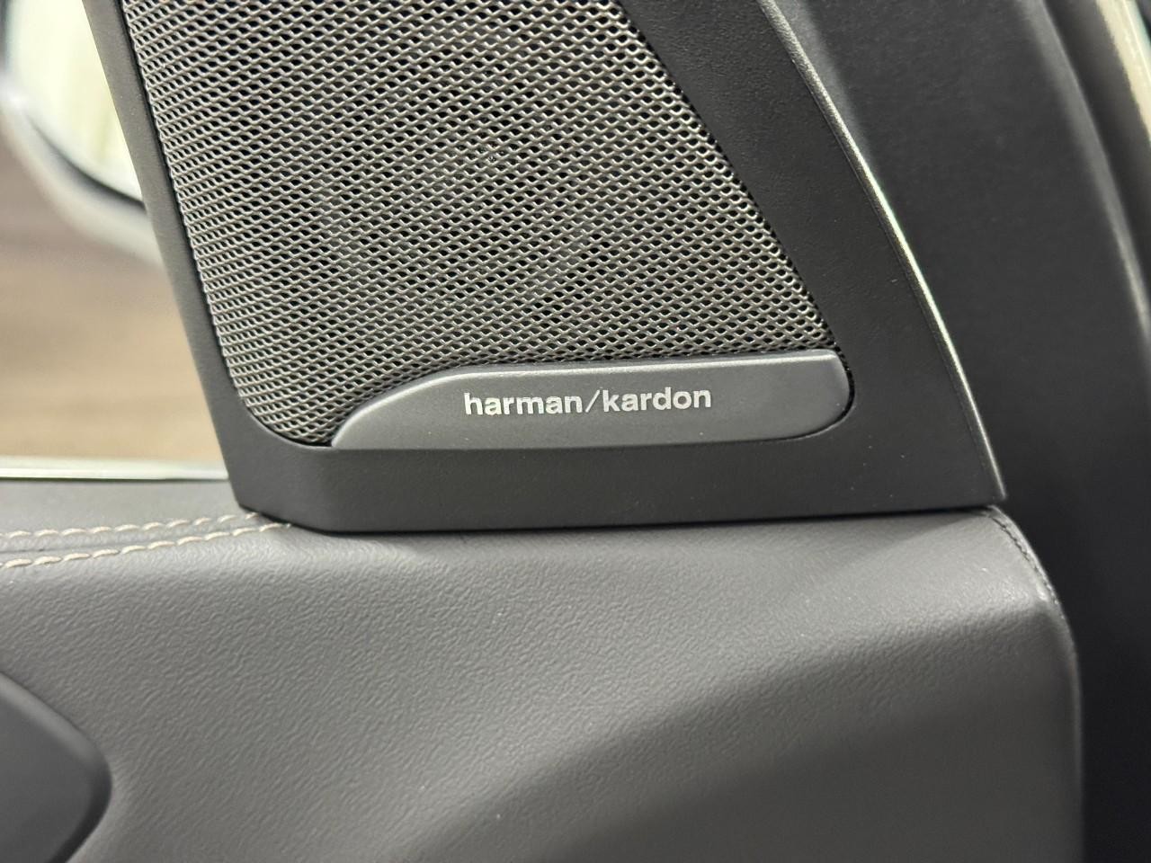 BMW X5 Vehicle Full-screen Gallery Image 22