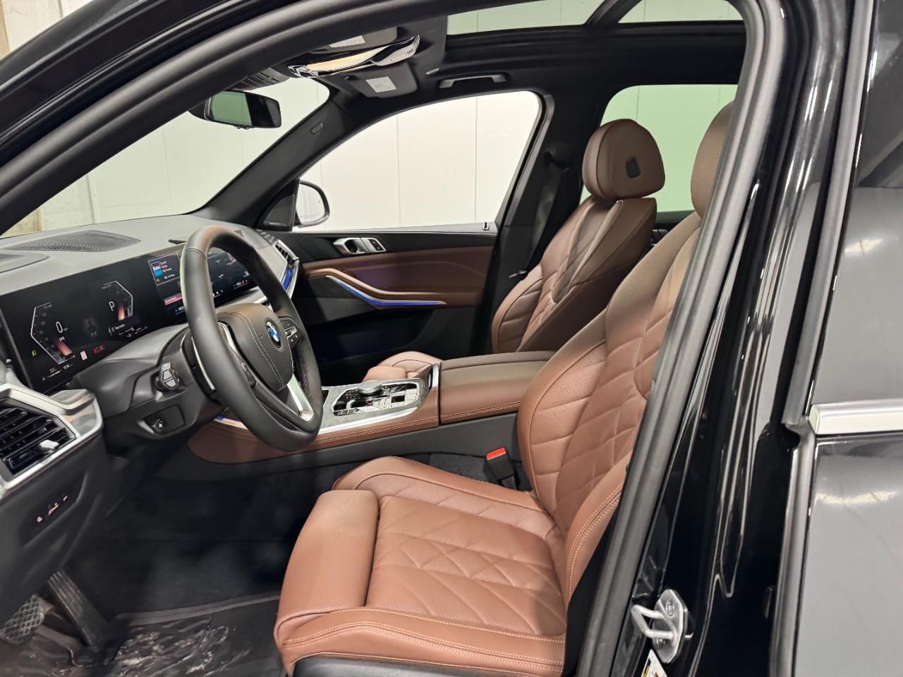 BMW X5 Vehicle Full-screen Gallery Image 26