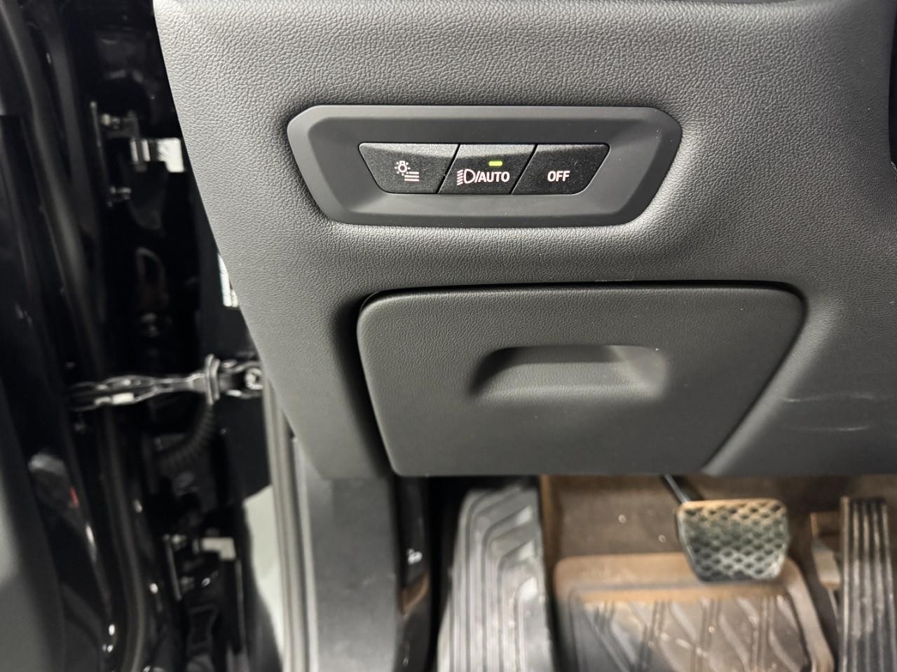 BMW X5 Vehicle Full-screen Gallery Image 29