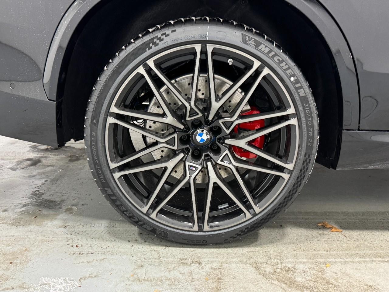 BMW X5 M Vehicle Full-screen Gallery Image 5