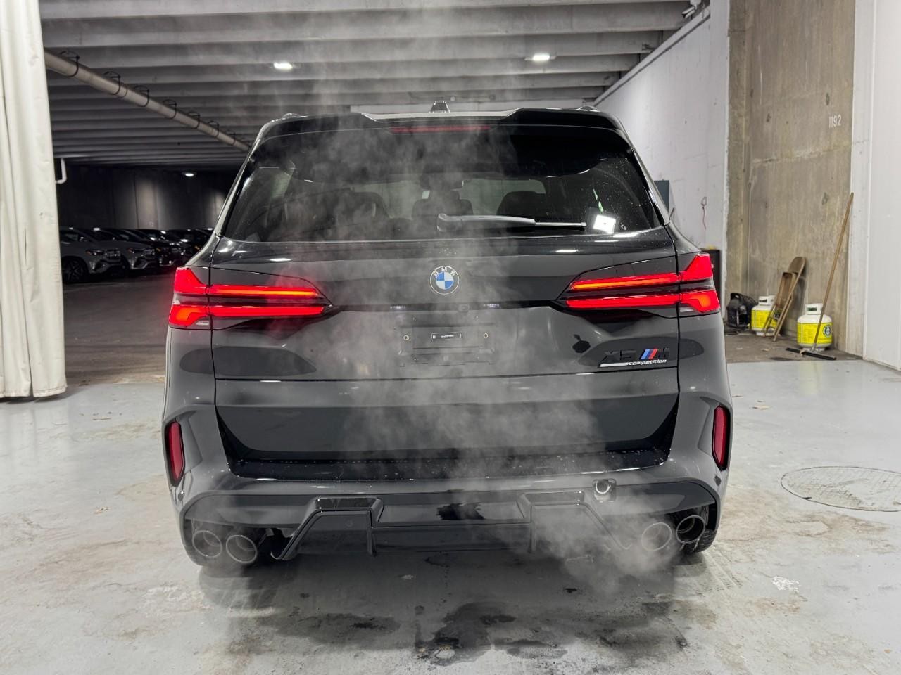 BMW X5 M Vehicle Full-screen Gallery Image 9