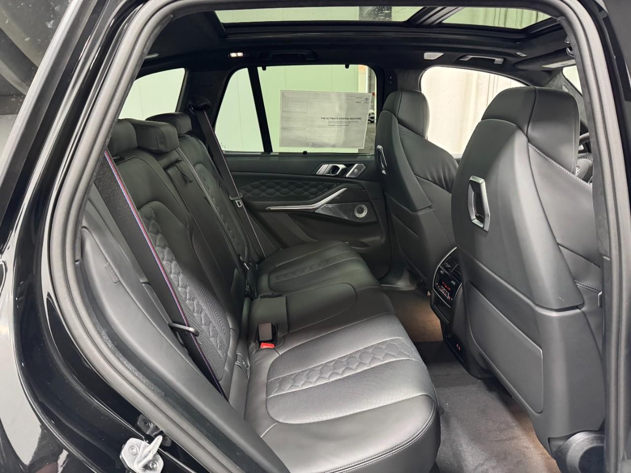 BMW X5 M Vehicle Full-screen Gallery Image 10