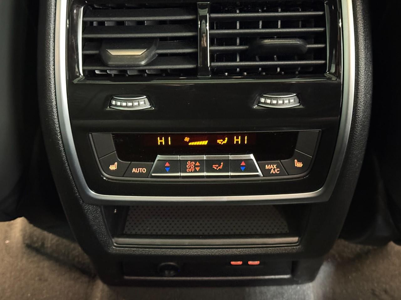 BMW X5 M Vehicle Full-screen Gallery Image 11