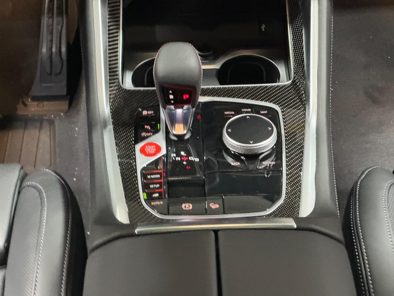 BMW X5 M Vehicle Full-screen Gallery Image 16