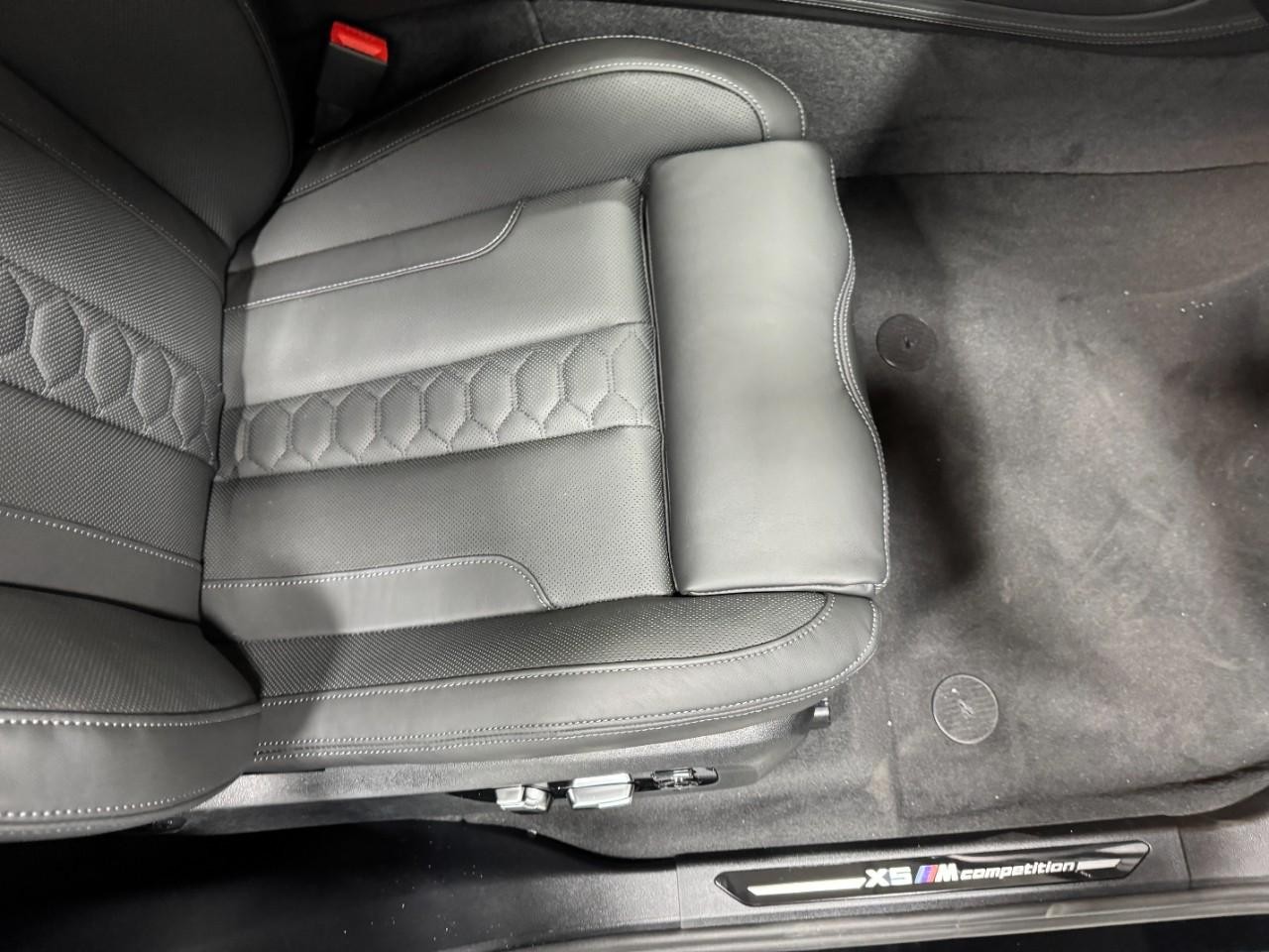 BMW X5 M Vehicle Full-screen Gallery Image 19