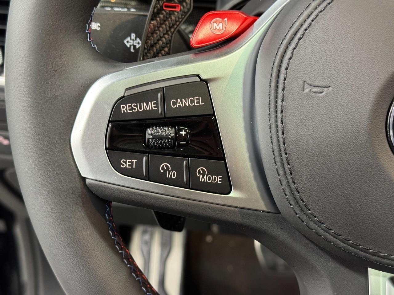 BMW X5 M Vehicle Full-screen Gallery Image 32