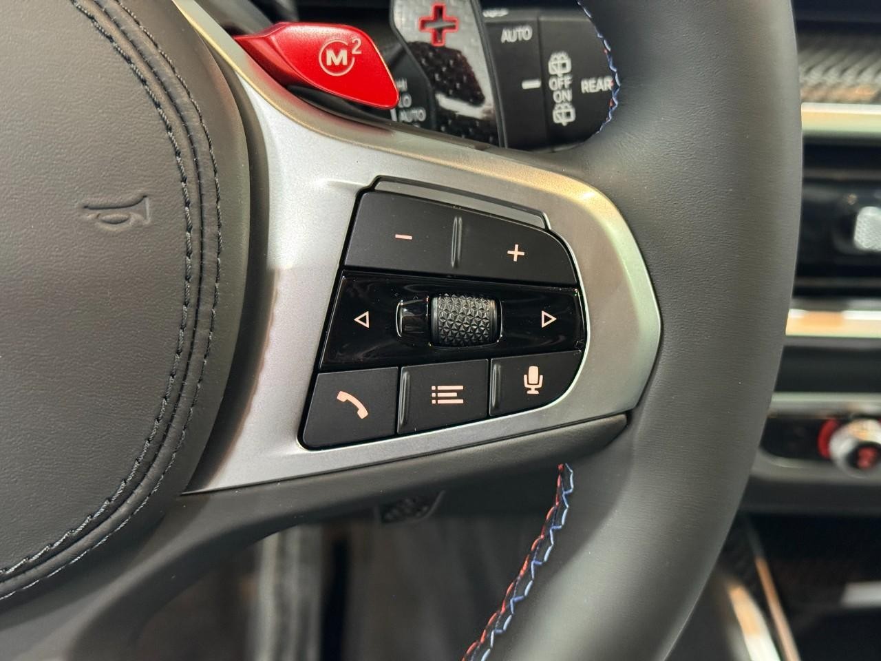 BMW X5 M Vehicle Full-screen Gallery Image 33