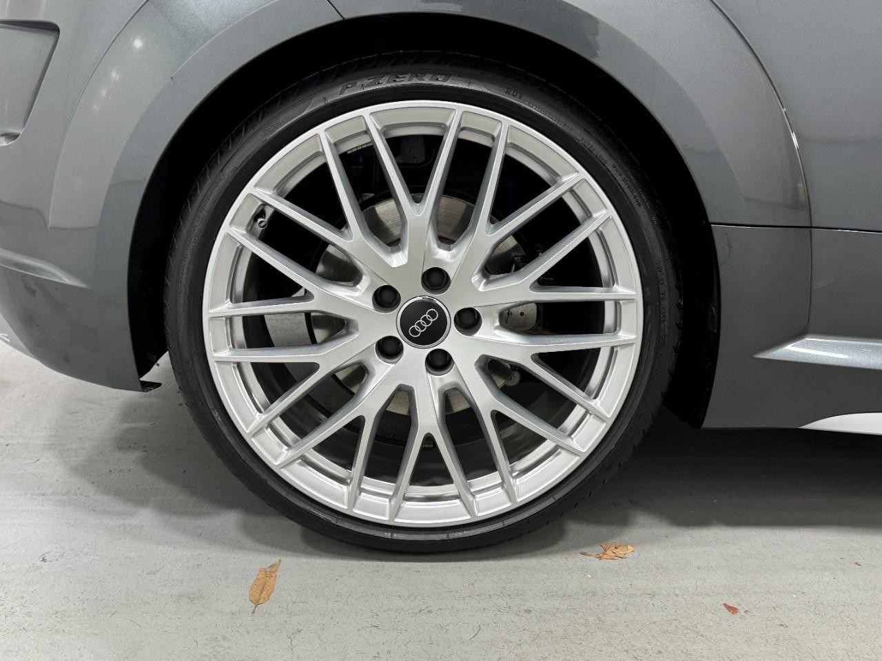 Audi TTS Coupe Vehicle Full-screen Gallery Image 05