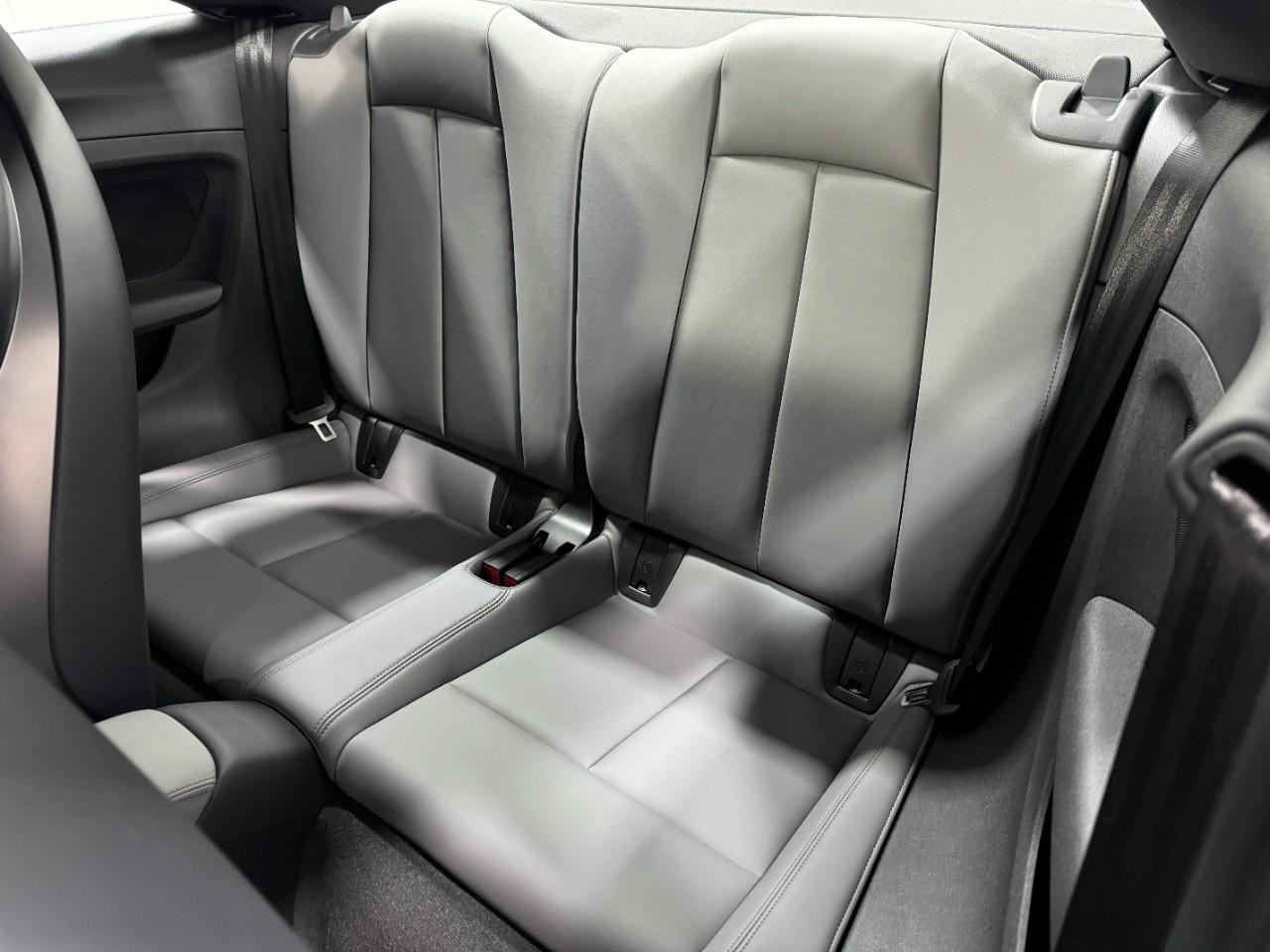 Audi TTS Coupe Vehicle Full-screen Gallery Image 08