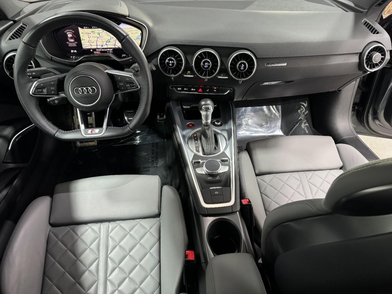 Audi TTS Coupe Vehicle Full-screen Gallery Image 11