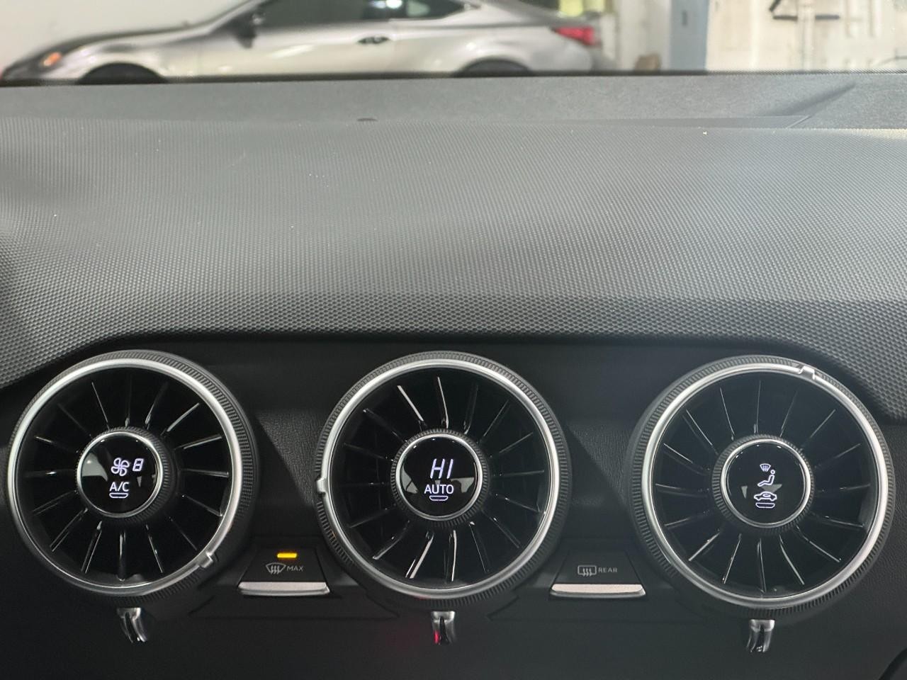 Audi TTS Coupe Vehicle Full-screen Gallery Image 13