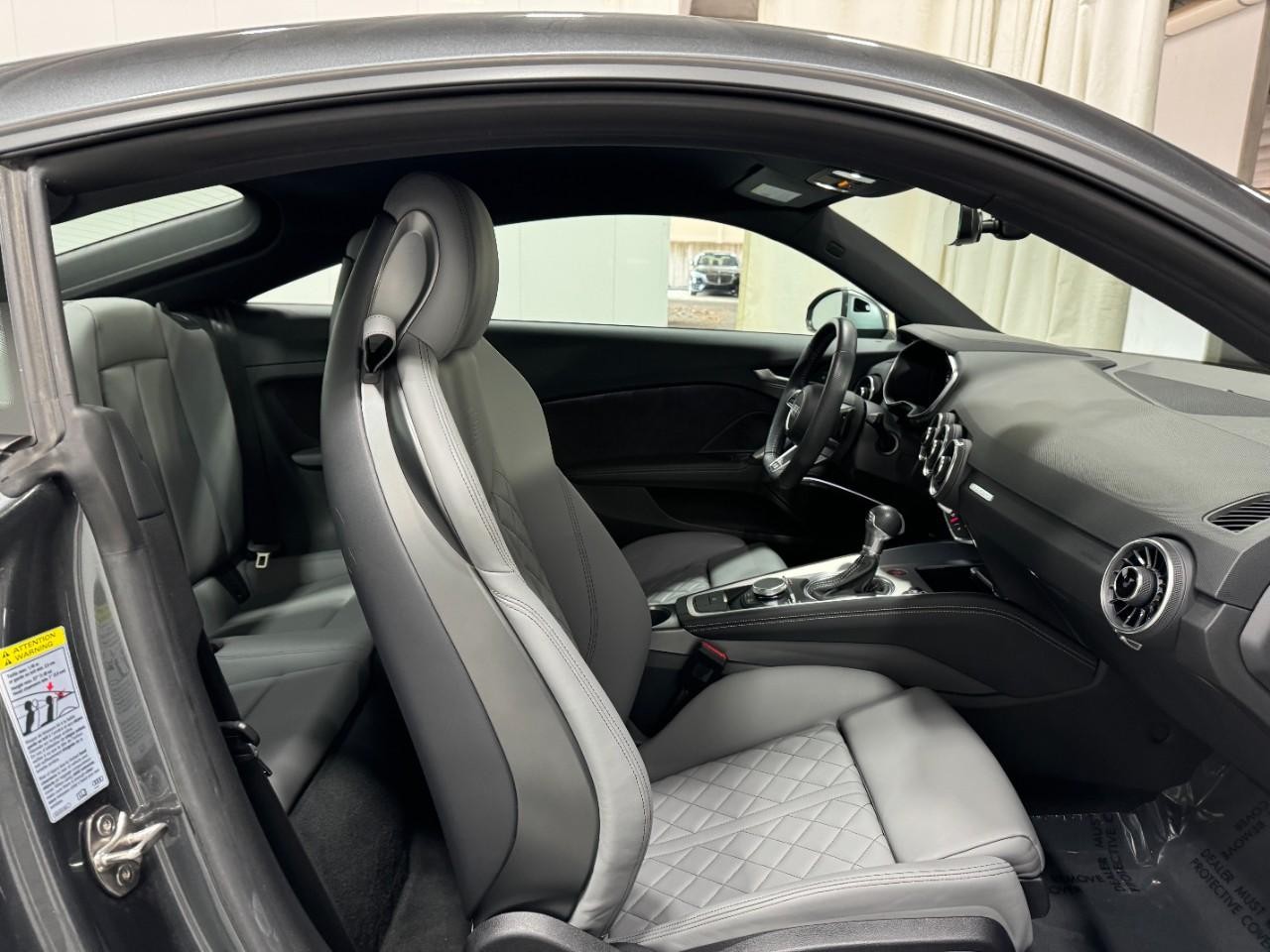 Audi TTS Coupe Vehicle Full-screen Gallery Image 17