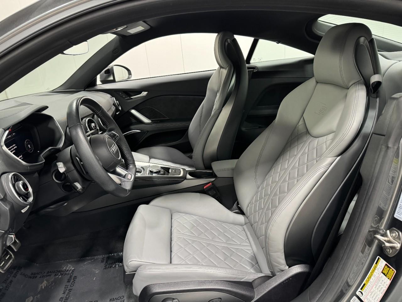 Audi TTS Coupe Vehicle Full-screen Gallery Image 25