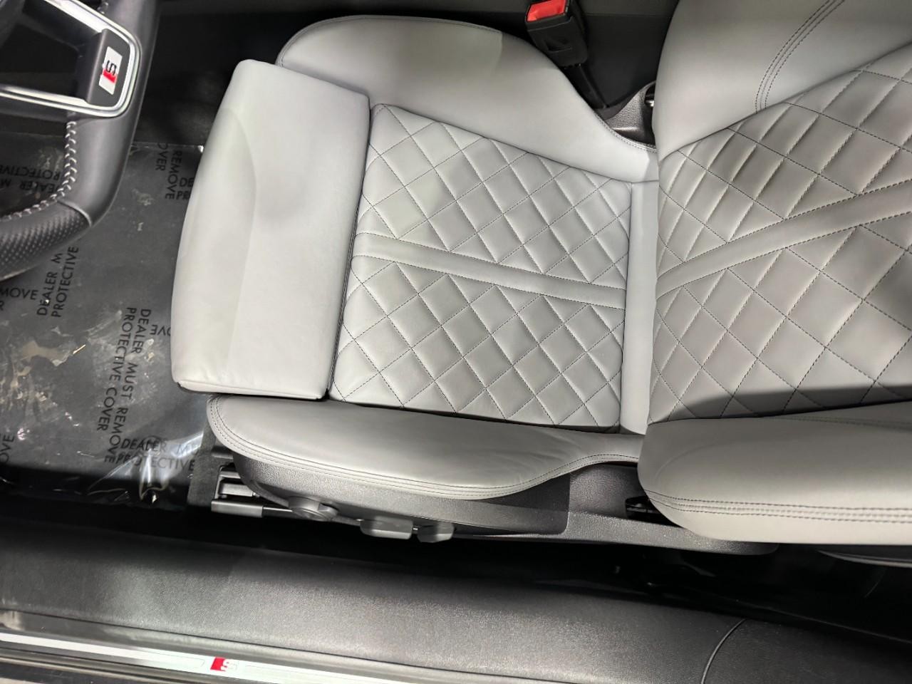 Audi TTS Coupe Vehicle Full-screen Gallery Image 26