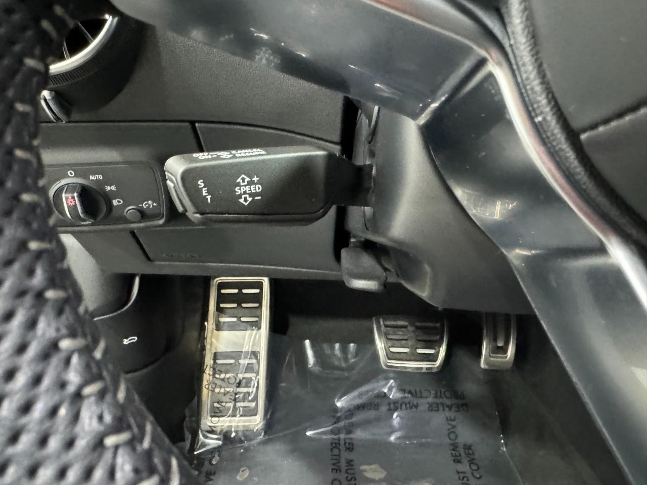 Audi TTS Coupe Vehicle Full-screen Gallery Image 29